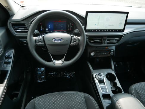 Used 2023 Ford Escape Active w/ Tech Pack #1 AWD/4WD image 9