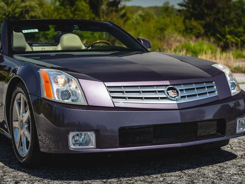Used 2004 Cadillac XLR image 28