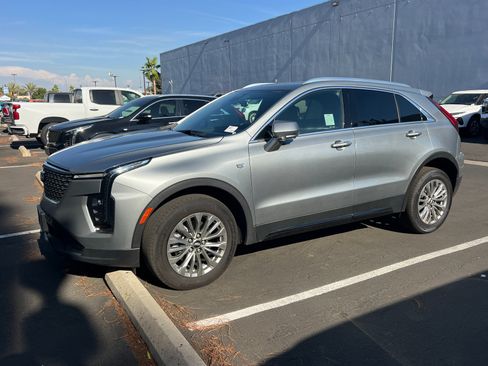 Certified 2025 Cadillac XT4 Premium Luxury AWD/4WD image 2