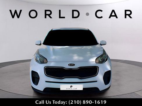 Used 2019 Kia Sportage LX image 2