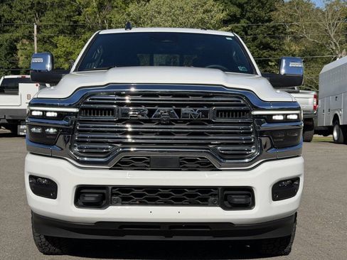 Used 2026 RAM 2500 Laramie AWD/4WD image 2