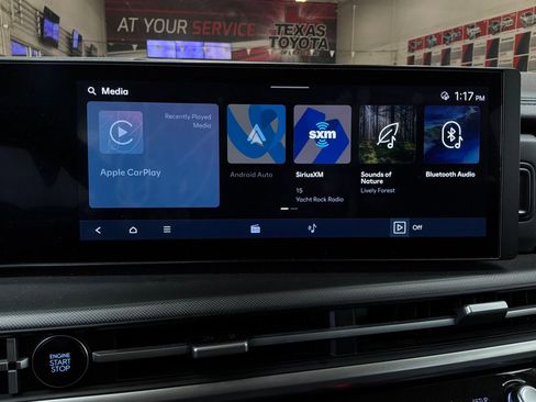 Used 2025 Hyundai Santa Fe SEL FWD image 32