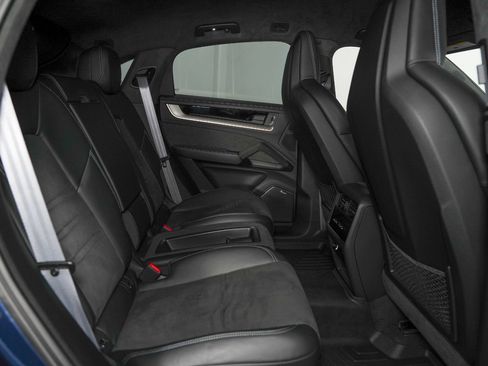Used 2024 Porsche Cayenne Turbo GT AWD/4WD image 30