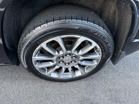 Used 2021 GMC Acadia Denali w/ Denali Ultimate Package image 15