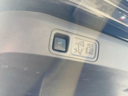 Used 2018 Ford Expedition XLT w/ Equipment Group 202A RWD image 17