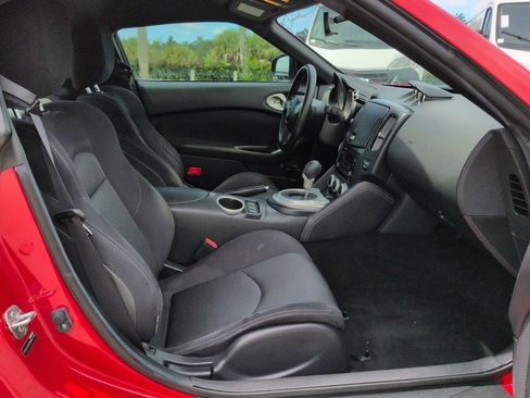 Used 2017 Nissan 370Z Coupe RWD image 13