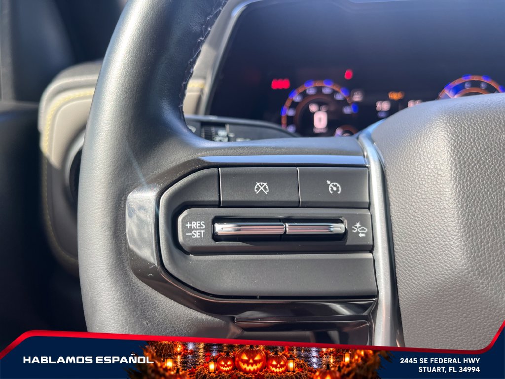 Used 2025 Chevrolet Colorado ZR2 w/ Technology Package AWD/4WD image 18