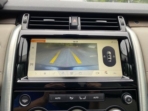 Used 2018 Land Rover Discovery HSE AWD/4WD image 25