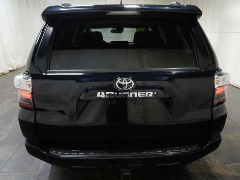 Used 2020 Toyota 4Runner SR5 AWD/4WD image 5