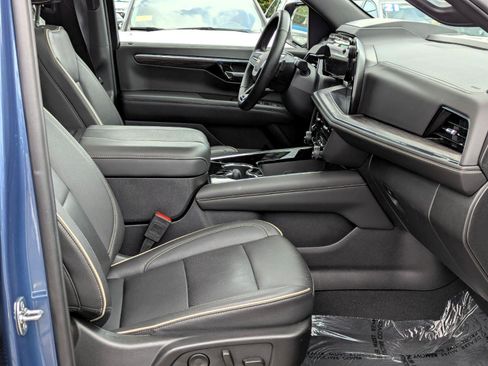 Used 2025 Chevrolet Tahoe Premier AWD/4WD image 15