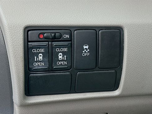 Used 2016 Honda Odyssey SE image 16