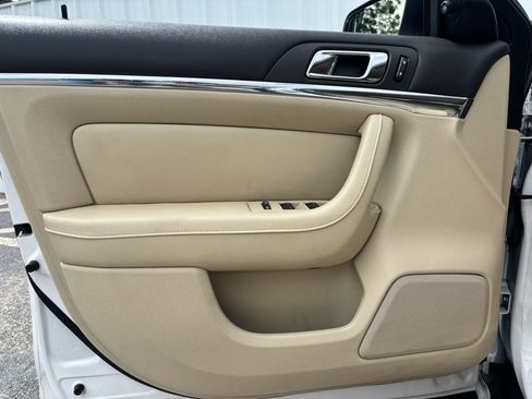 Used 2011 Lincoln MKS FWD image 46
