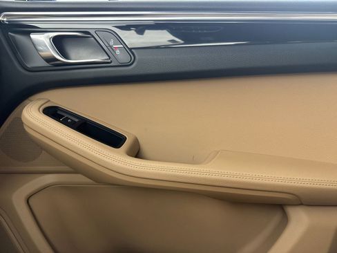 Certified 2025 Porsche Macan image 20