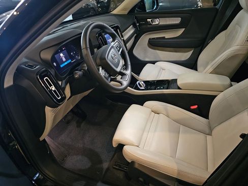 Certified 2024 Volvo XC40 B5 Plus w/ Climate Package AWD/4WD image 15