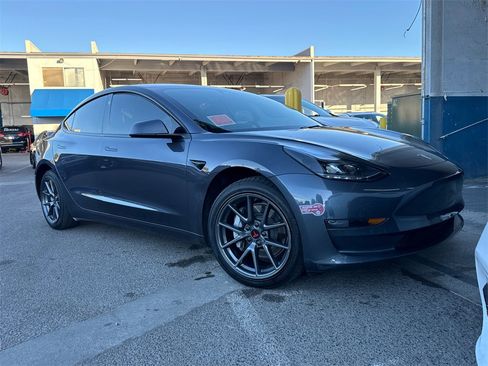 Used 2023 Tesla Model 3 Standard Range image 2