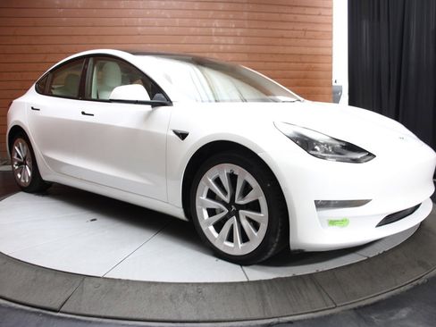 Used 2022 Tesla Model 3 image 15