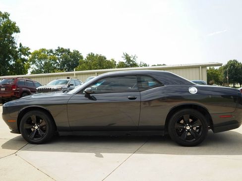 Used 2017 Dodge Challenger SXT RWD image 22