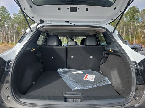New 2026 Nissan Kicks SR FWD image 15