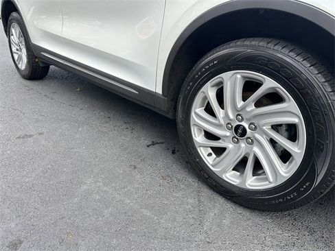 Certified 2023 Lincoln Corsair FWD image 11