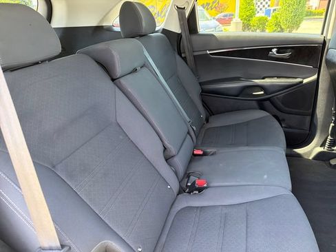 Used 2016 Kia Sorento FWD image 28