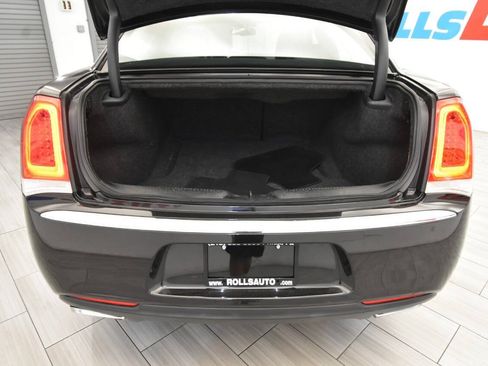 Used 2018 Chrysler 300 Touring L AWD/4WD image 35