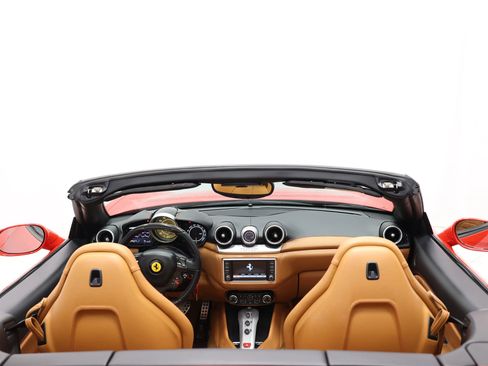 Used 2015 Ferrari California T image 63