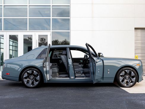 Certified 2023 Rolls-Royce Phantom Sedan w/ The Phantom Package image 45