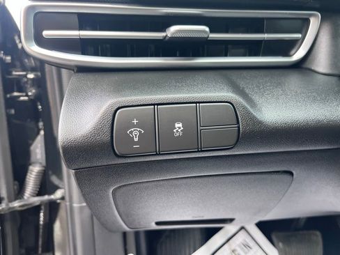 Used 2024 Hyundai Elantra Limited FWD image 10