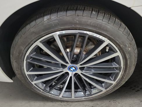 Used 2023 BMW 530e w/ Executive Package image 11