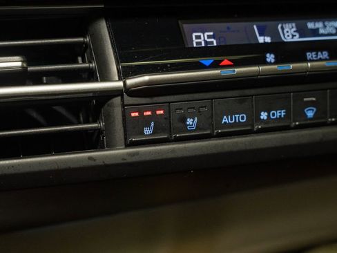 Used 2022 Toyota Sienna Platinum image 17