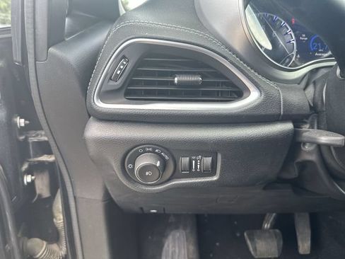 Used 2018 Chrysler Pacifica Limited w/ S Appearance Package FWD image 20
