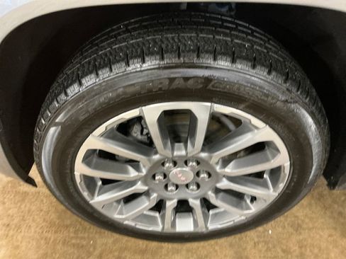 Used 2022 GMC Acadia Denali w/ Denali Technology Package image 27