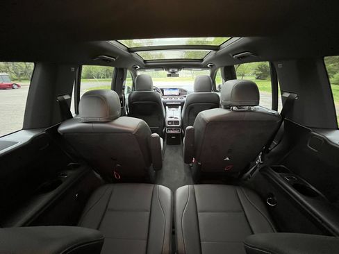 Used 2023 Mercedes-Benz GLS 450 4MATIC w/ AMG Line Exterior image 35