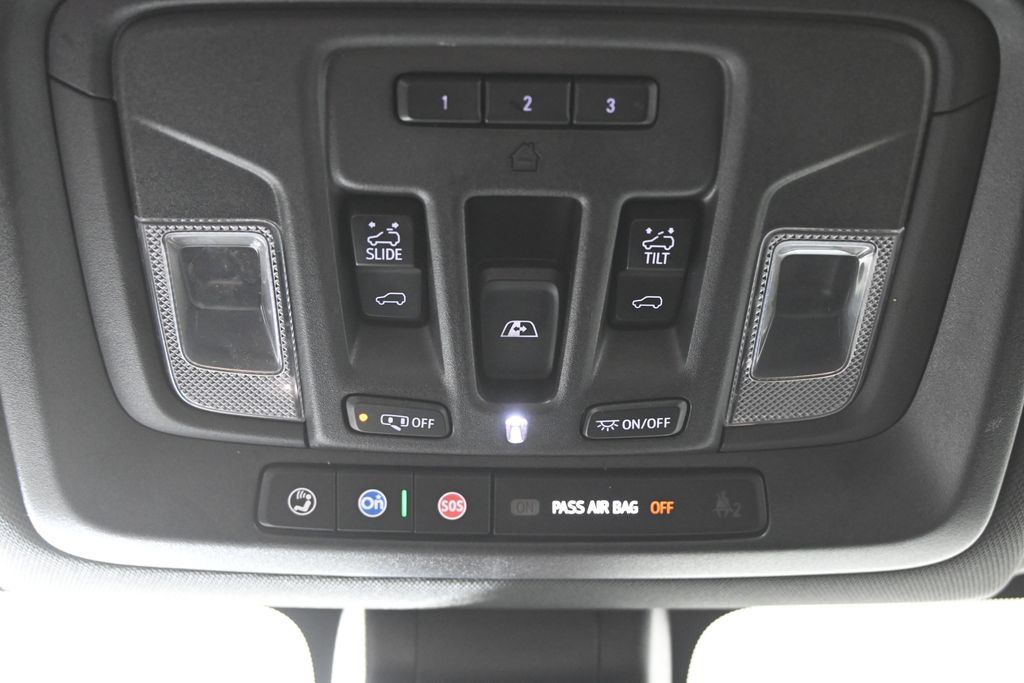 Used 2022 Chevrolet Silverado 1500 High Country AWD/4WD image 36