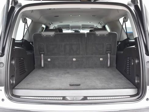 Used 2018 Chevrolet Suburban LT image 6