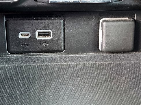 Certified 2022 Chevrolet Suburban High Country image 21