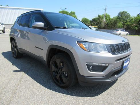 Used 2019 Jeep Compass Latitude AWD/4WD image 3