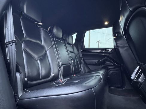 Used 2017 Porsche Cayenne Platinum Edition w/ Premium Package (PJV) image 38