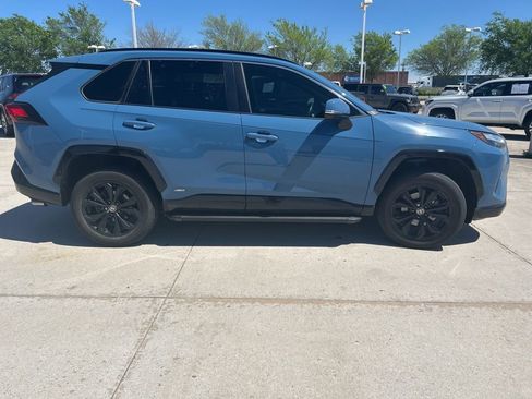 Used 2022 Toyota RAV4 SE w/ Convenience Package image 4