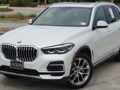 Used 2022 BMW X5 sDrive40i w/ Premium Package RWD image 2