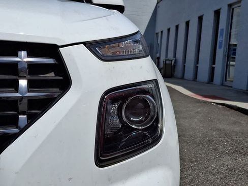 Used 2022 Hyundai Venue SEL w/ Cargo Package image 10