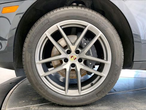 Certified 2024 Porsche Macan AWD/4WD image 11