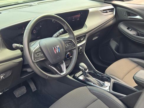 Certified 2025 Buick Encore GX Preferred FWD image 23