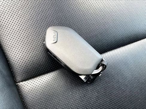 Used 2023 Kia Telluride S AWD/4WD image 11