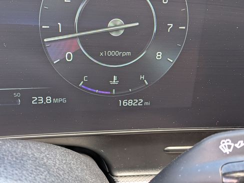 Used 2025 Kia Sportage SX image 28