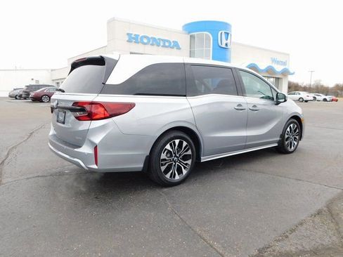 New 2026 Honda Odyssey Elite image 3