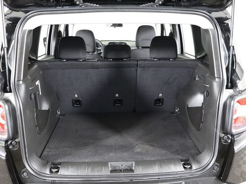 Used 2023 Jeep Renegade Latitude AWD/4WD image 19