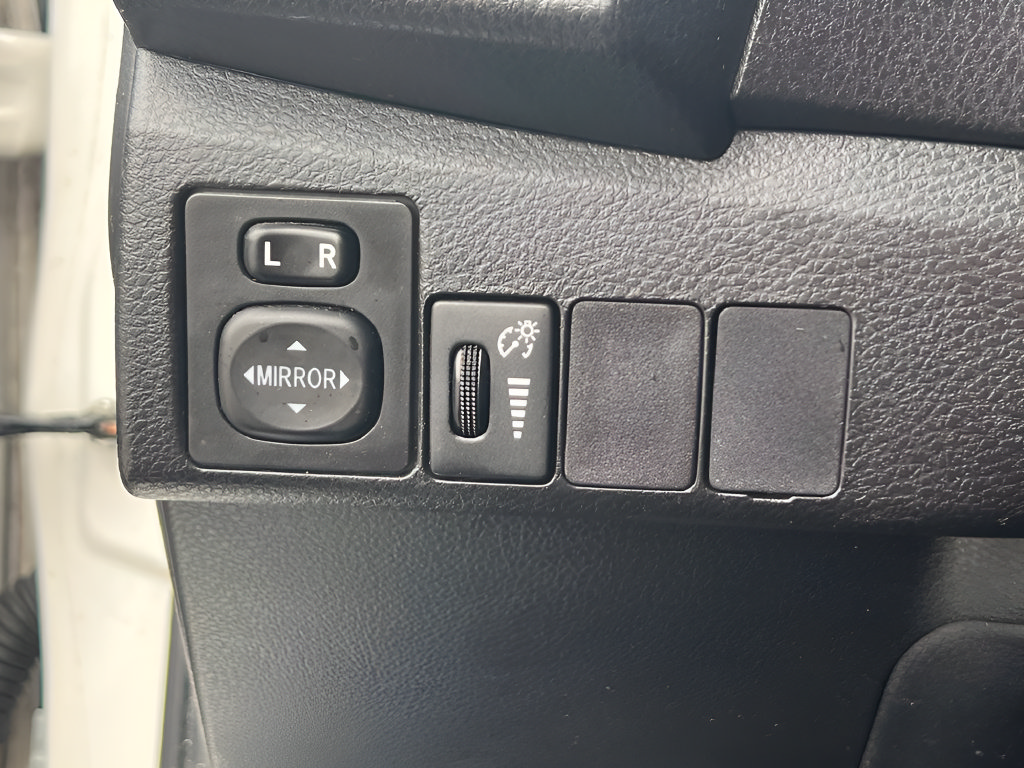 Used 2014 Toyota Corolla LE FWD image 19