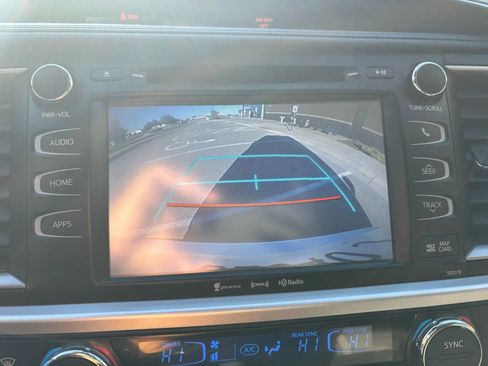 Used 2017 Toyota Highlander SE image 35