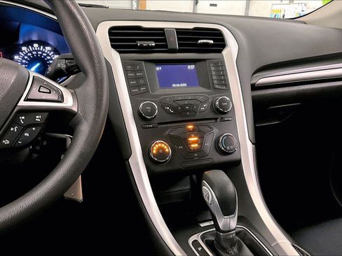 Used 2015 Ford Fusion SE image 7
